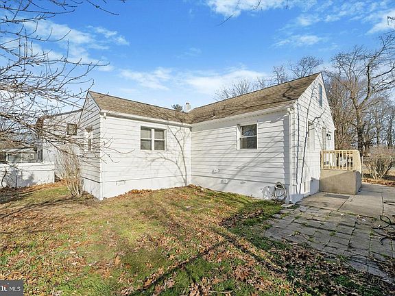 4th image of 760 Ashbourne Ave