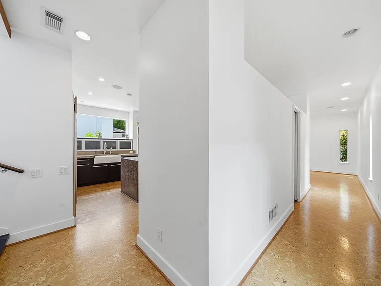 7002 Newcastle St — Photo 38