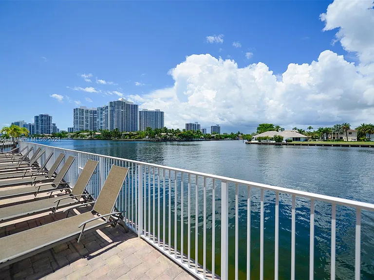 3161 S Ocean Dr — Photo 20
