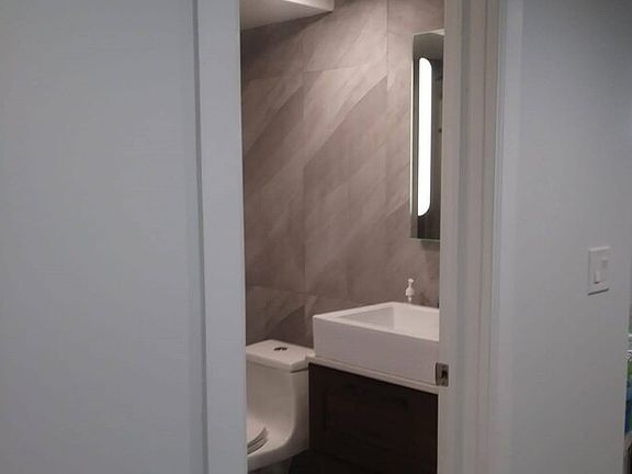 2nd image of 2539 Hubbard St #2