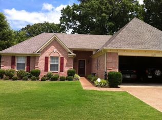 1328 River Bank Dr, Collierville, TN 38017