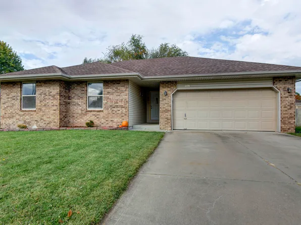 1121 N Hutchinson Avenue, Springfield, MO 65803
