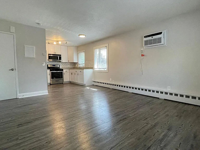689 Lowry Ave NE #7 — Photo 16