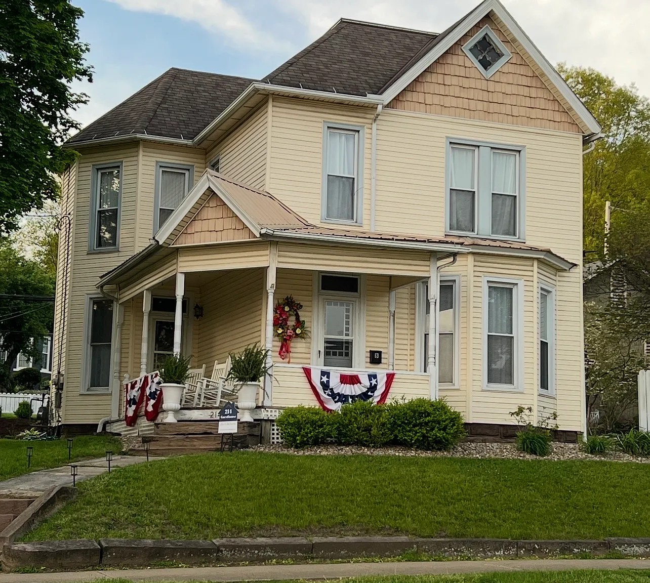 2 bed, 1400 sqft, $1,900 — Photo 1
