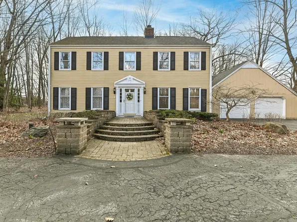 10125 Kay PARKWAY, Hales Corners, WI 53130
