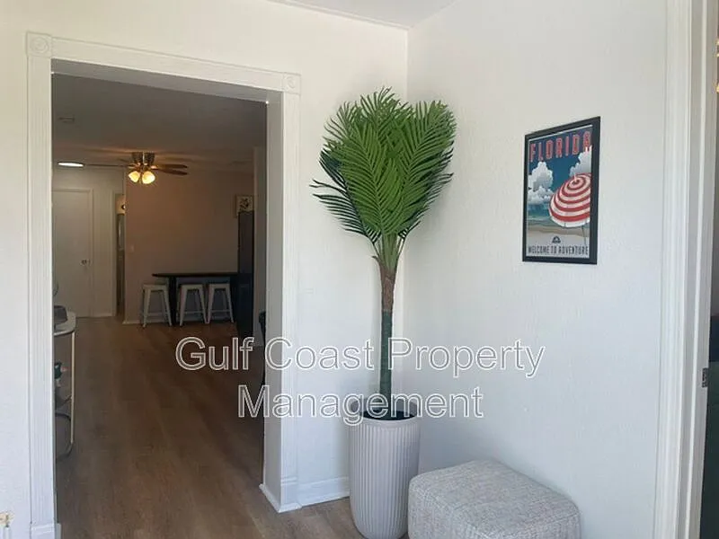 3 bed, 2.0 bath, 1100 sqft, $2,300 — Photo 4