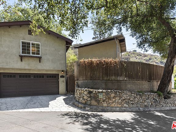 3rd image of 840 Country Club Dr
