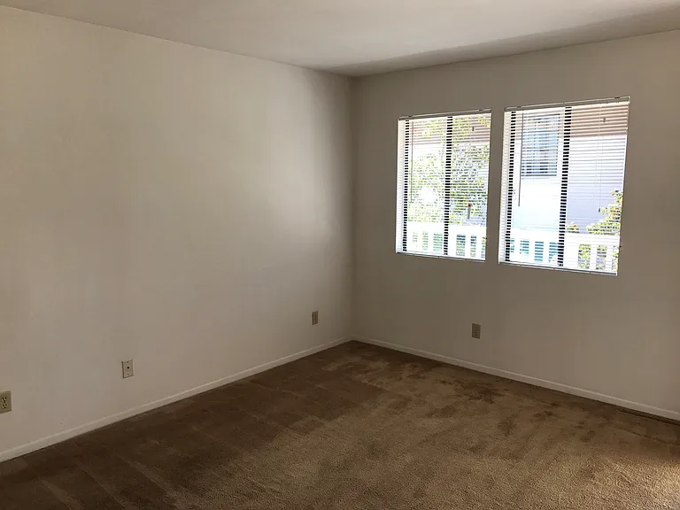 209 W Cota St — Photo 16