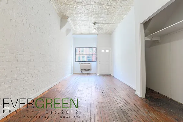 Rented by Evergreen Apartments BK | media 2