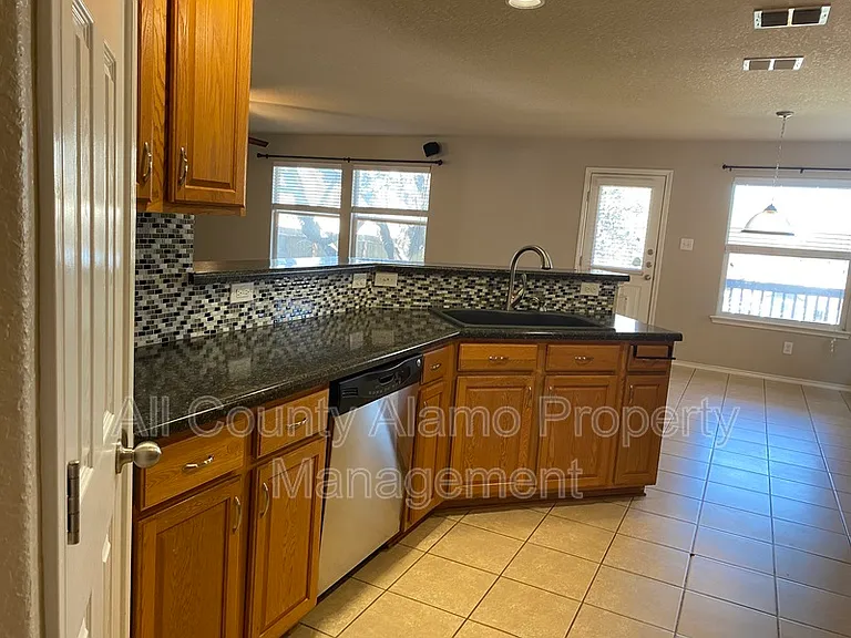 156 Katherine Way — Photo 8