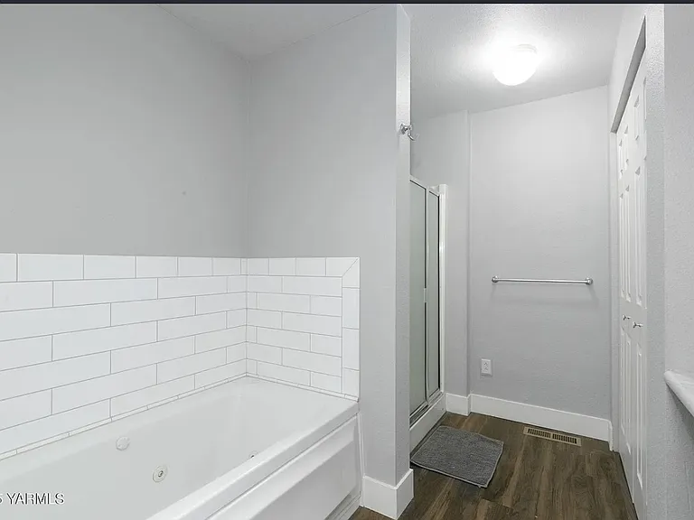 910 Gromore Rd — Photo 17
