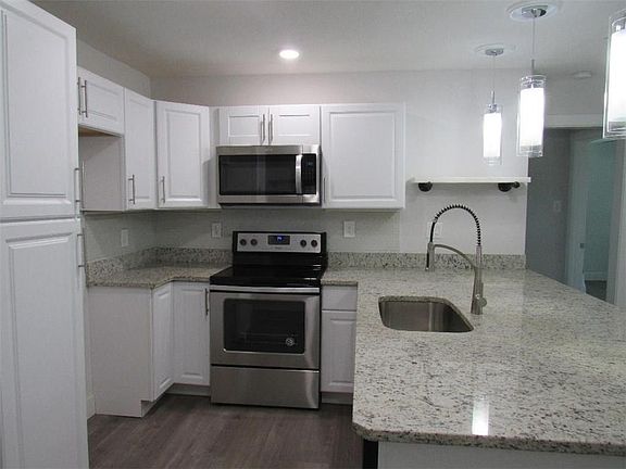 2nd image of 844 Daffodil Dr
