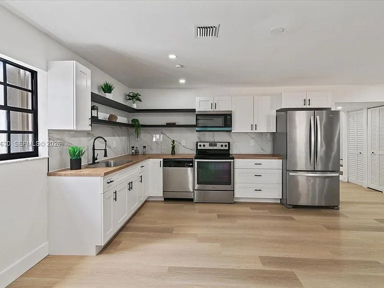 1409 NW 44th St #A — Photo 3