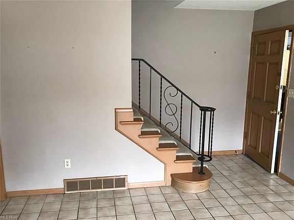3rd image of 7560 Hollycroft Ln Unit 13