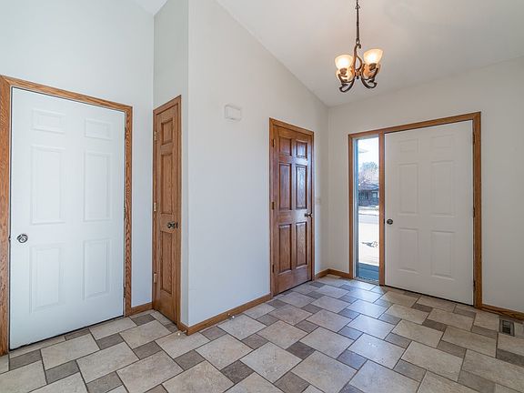 4th image of 301 Jefferson Street