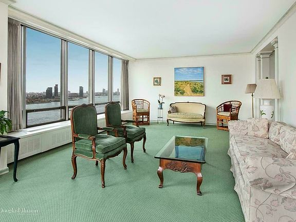 2nd image of 860 United Nations Plz APT 18B