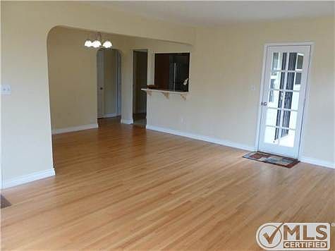3rd image of 572 Otis St
