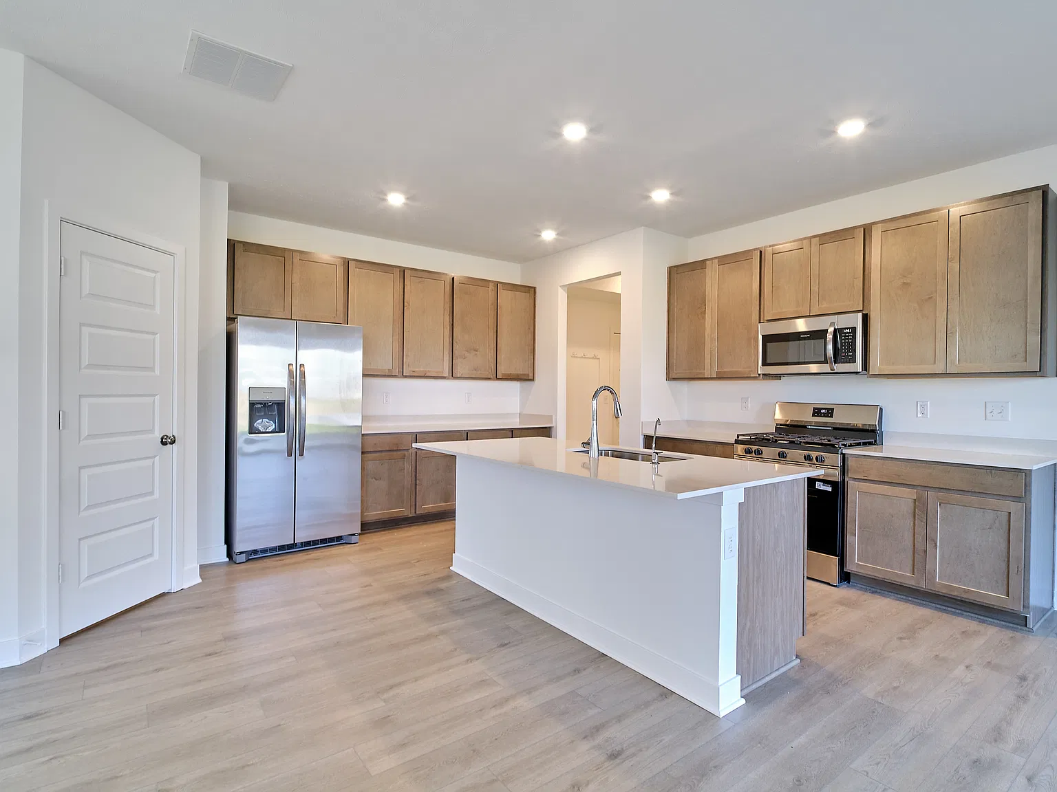 5 bed, 2578 sqft, $3,100 — Photo 4
