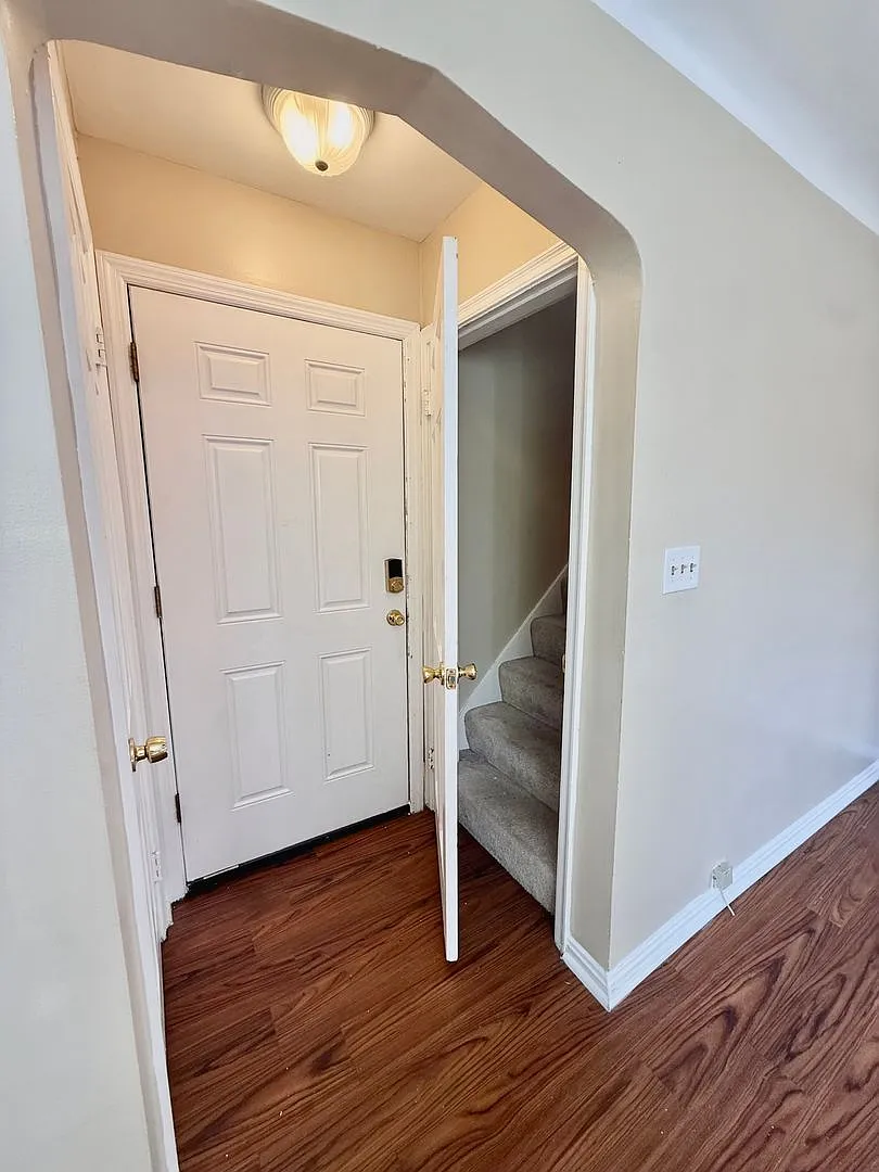 3 bed, 1.0 bath, 1592 sqft, $1,895 — Photo 4