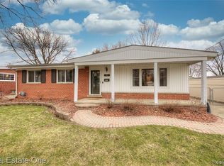 202 Lyons Dr, Troy, MI 48083
