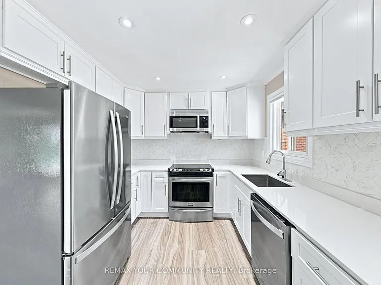 36 Roseville Dr #UPPER — Photo 13