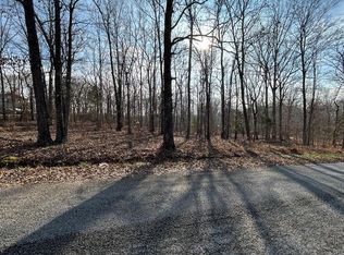 15 Red Bud Ln, Big Sandy, TN 38221