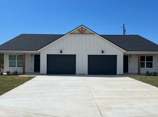 2105 Vista Rosa #B, Three Rivers, TX 78071