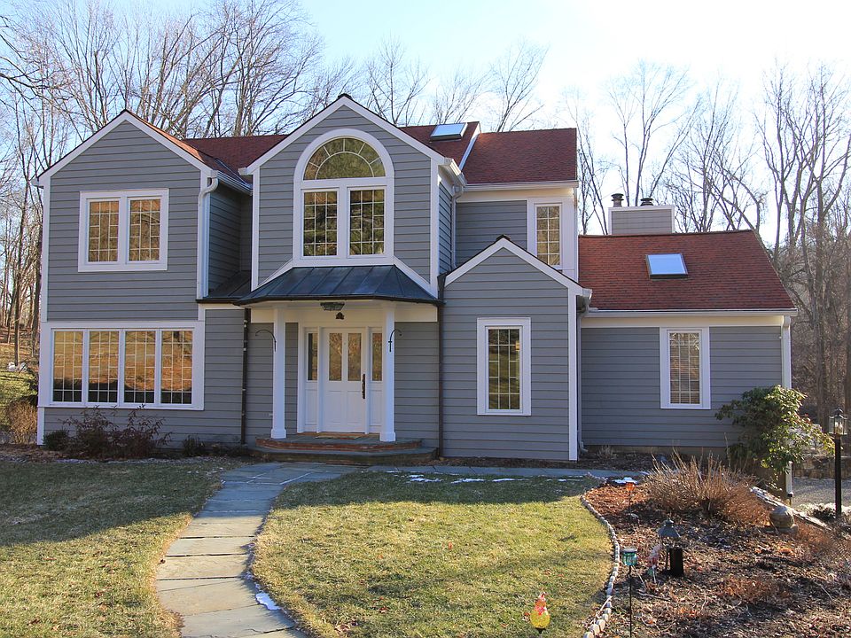 1st image of 11 Cliffside Ln