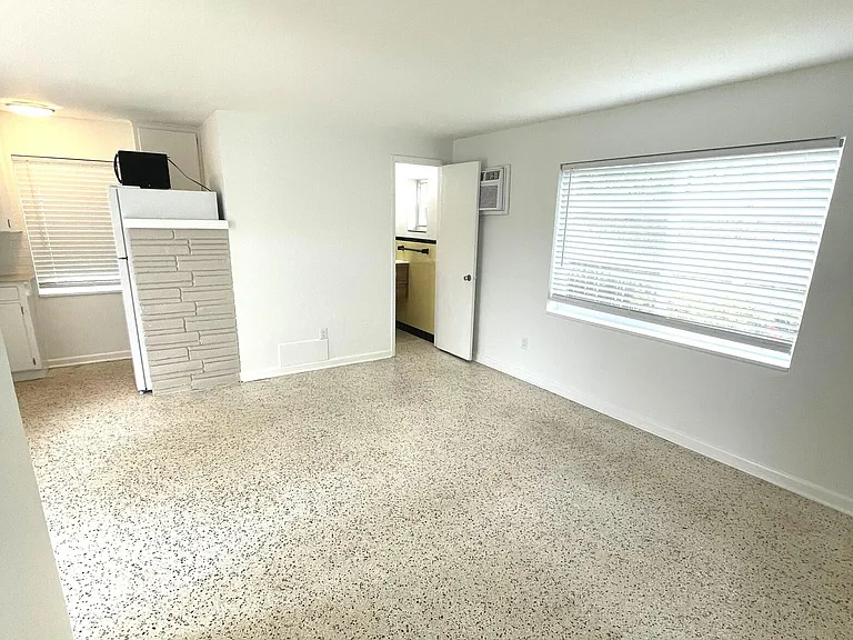 1216 Cabana Rd #5 — Photo 4