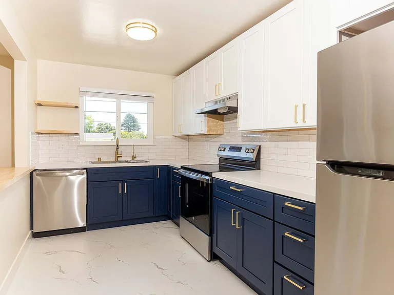 Dishwasher and water filter included