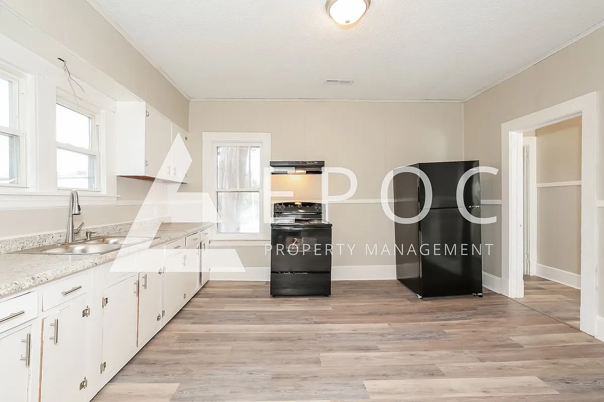 1010 Gordon St — Photo 4