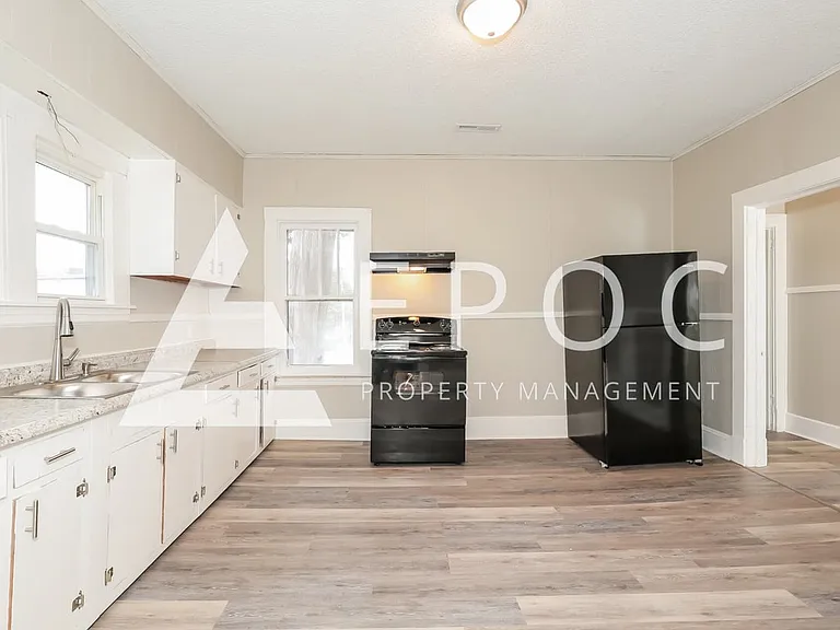 1010 Gordon St — Photo 4