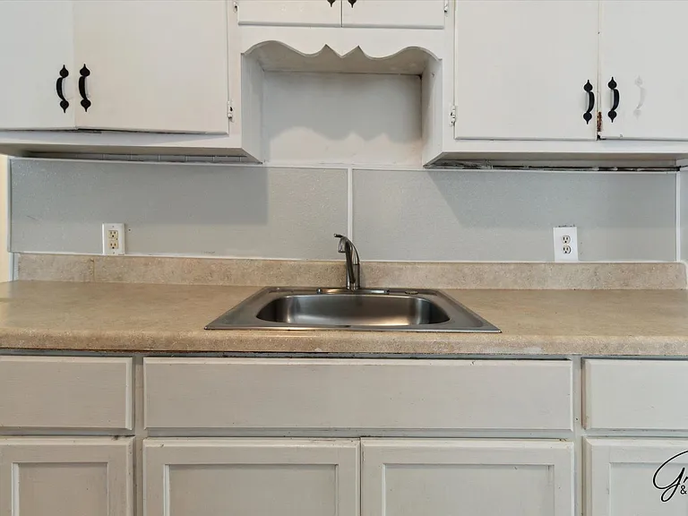 21320 La Salle Blvd — Photo 10