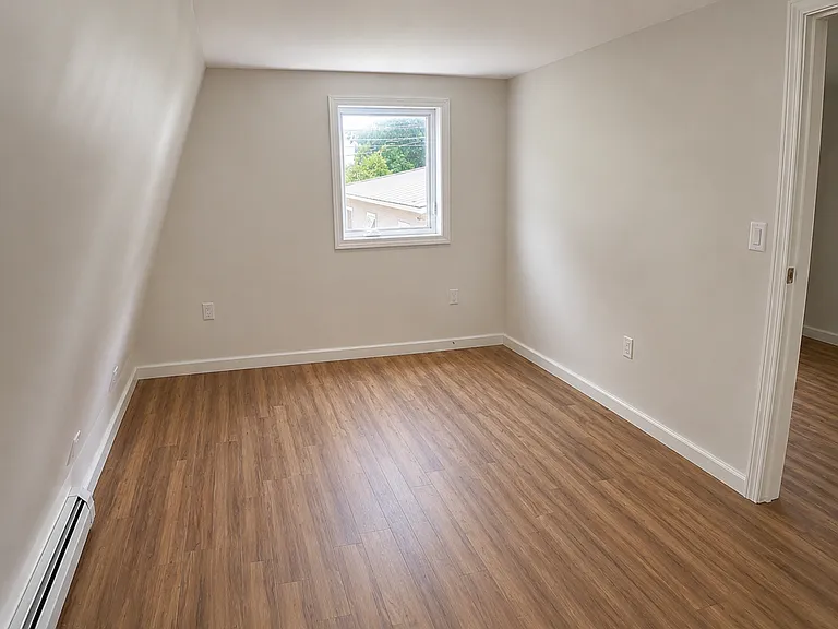 25 Maple St #B — Photo 4