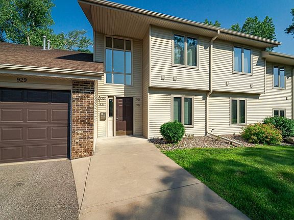 3rd image of 929 Oakwood Heights Cir