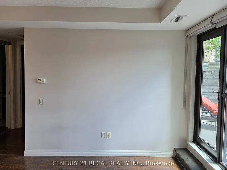 112 King St E #414 — Photo 7