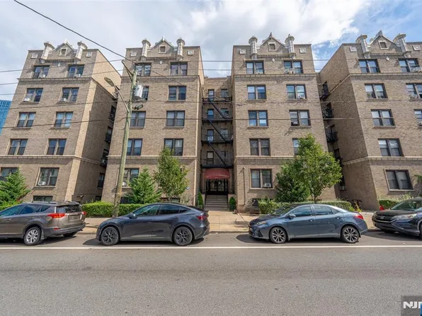 2700 John F Kennedy Boulevard #102, Jersey City, NJ 07306