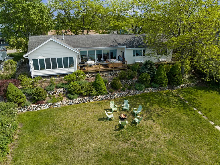 1414 Shore Dr — Photo 29