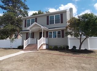 8 Alice Rd, West Islip, NY 11795