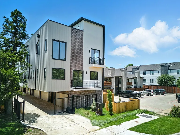 1425 N Garrett Ave #108 — Photo 2