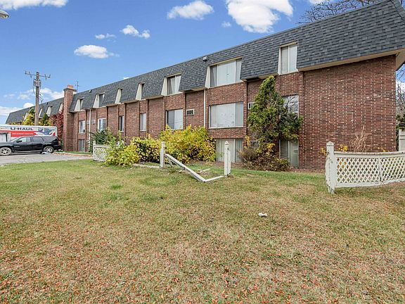 5th image of 23740 Fenkell St