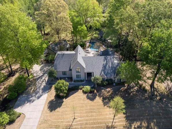 2930 Country Place Dr W, Collierville, TN 38017