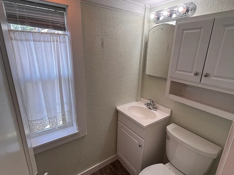 146 S Delaware Ave #B — Photo 9