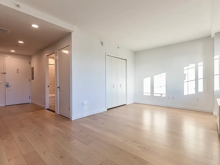 144-74 Northern Blvd #8C — Photo 2