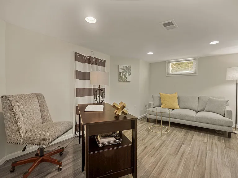 205 W Cameron Rd — Photo 18
