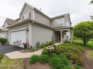 2948 Langston Cir, St Charles, IL 60175