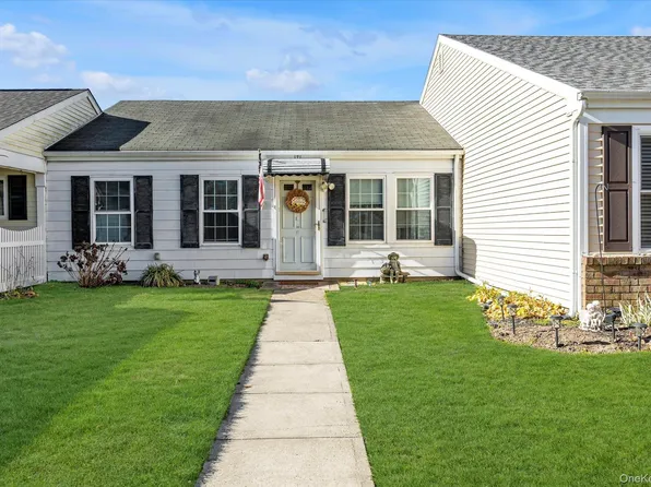 141 Forge Ln, Coram, NY 11727