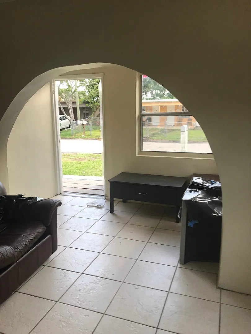2 Bedroom House — Photo 3