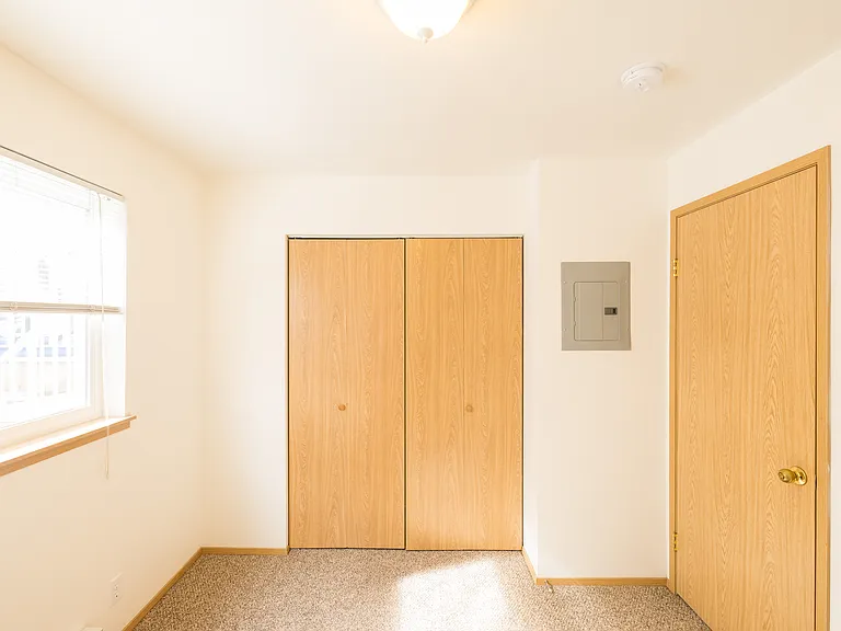 Rowan Grove Apts — Photo 7