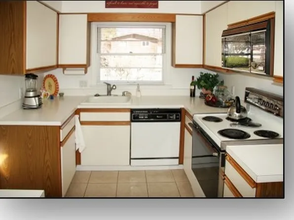 1109 Southlawn Ave, East Lansing, MI 48823